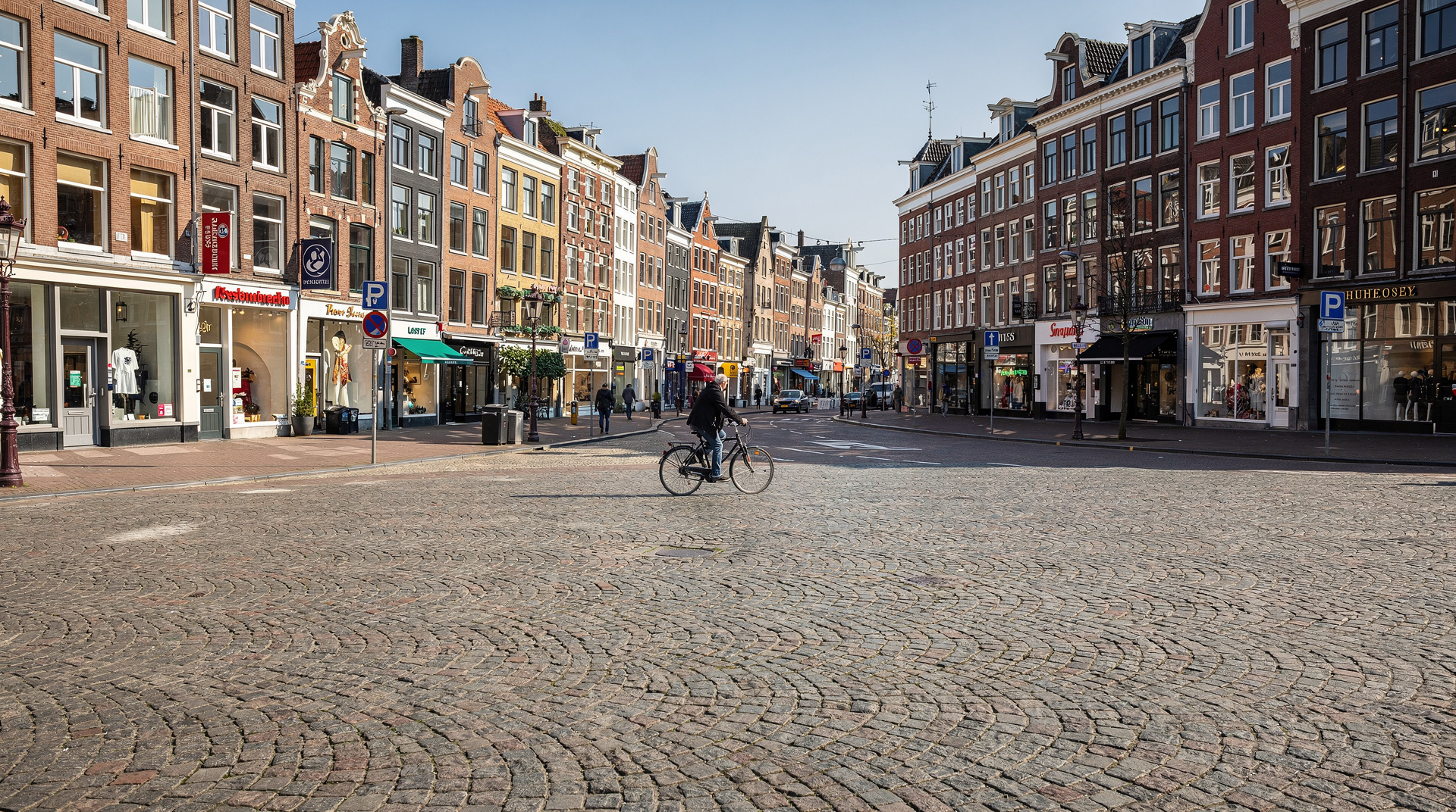 Amsterdam in May 2020: the city without tourists