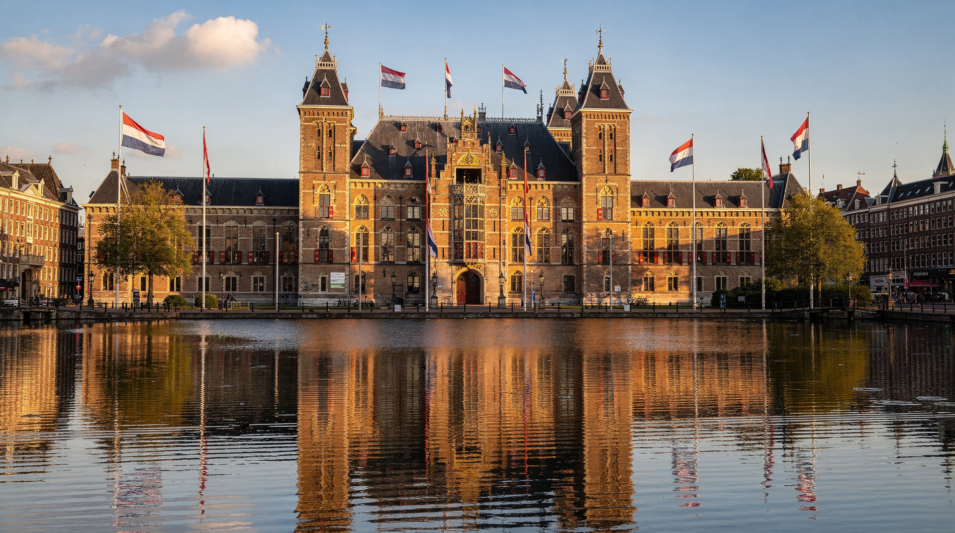 The Hague: royal palaces, Mauritshuis and international city