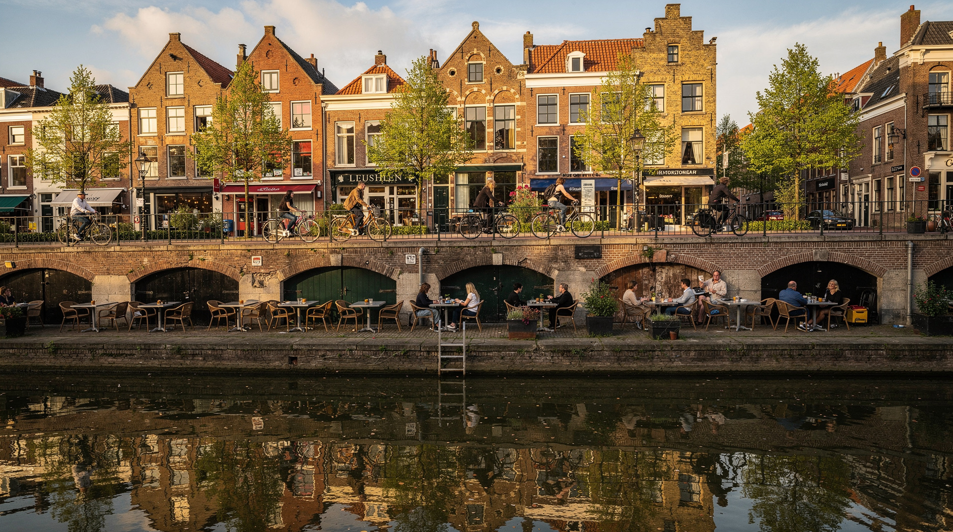 Utrecht: canals, Dom Tower and a lively university city
