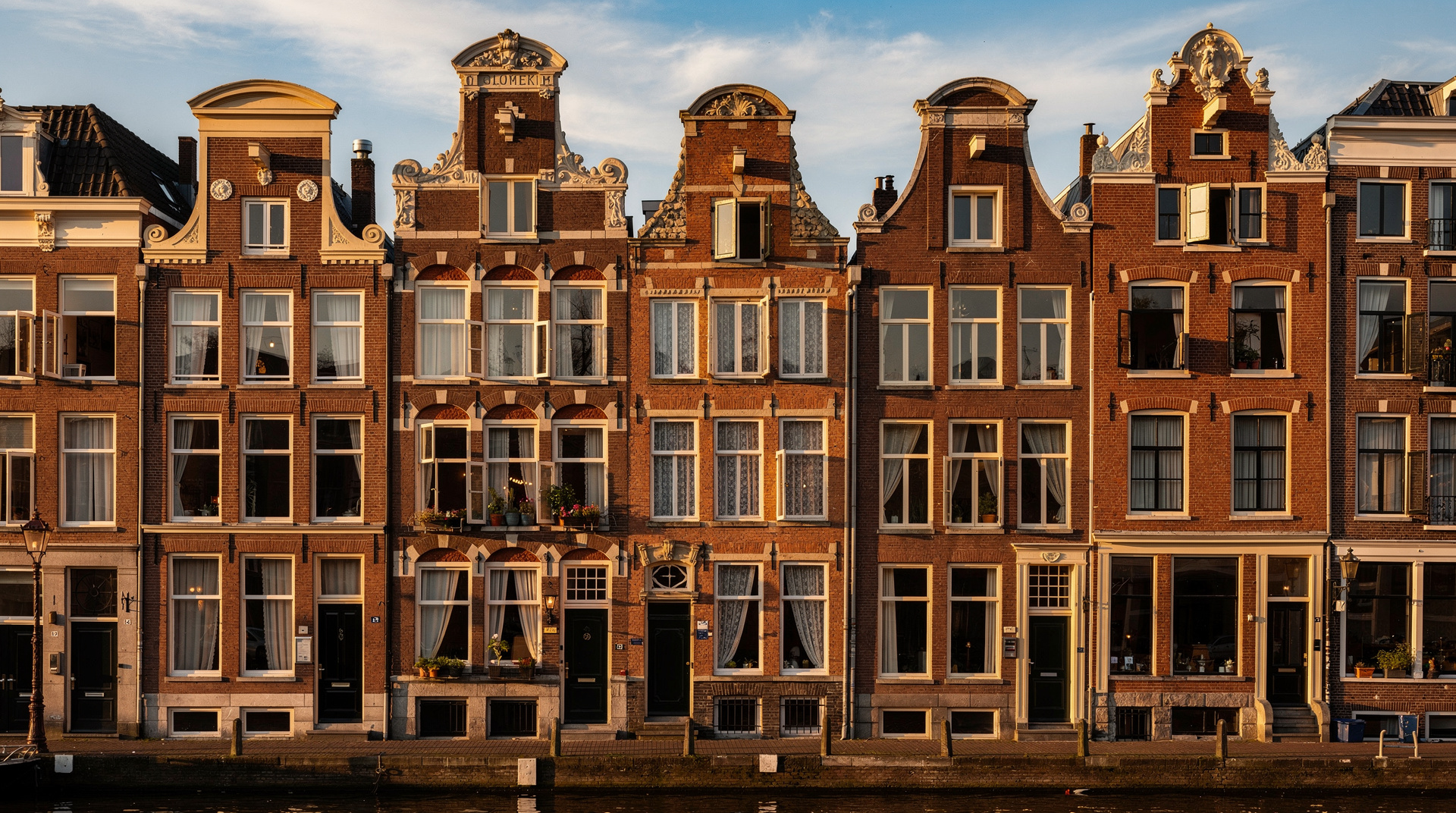 Amsterdam architecture guide: canal houses, bridges and modern design