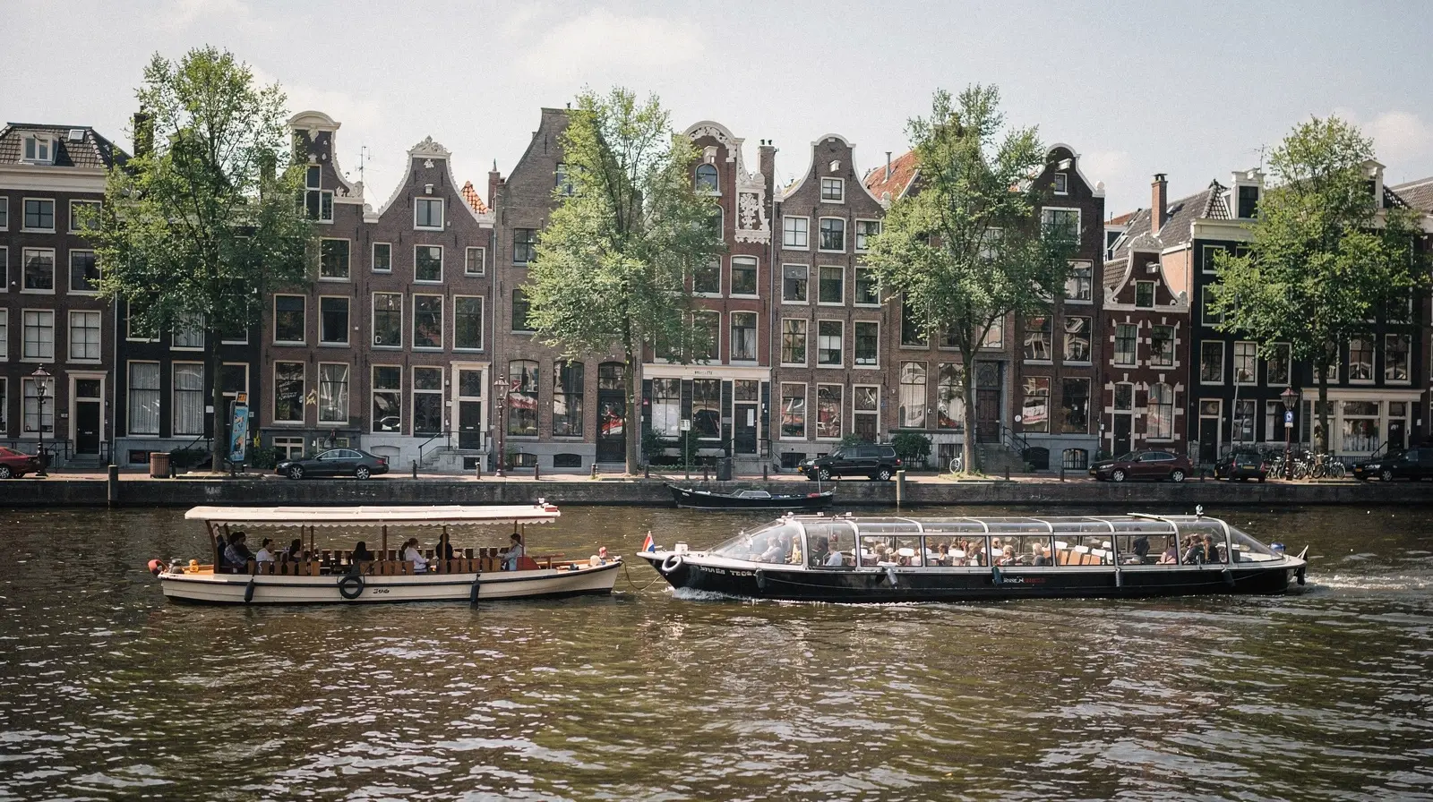 Canal cruise comparator