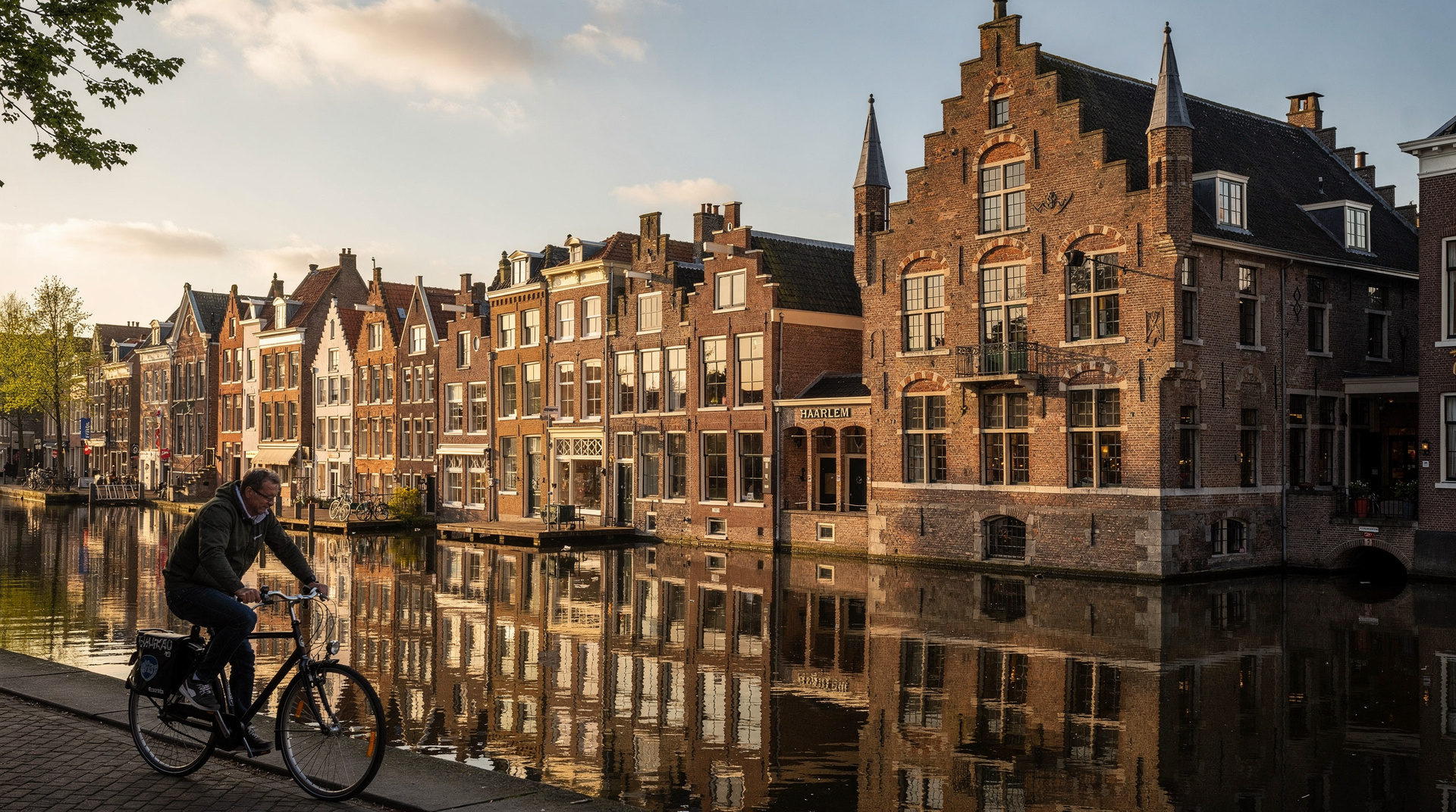 Amsterdam: Keukenhof Tulip Gardens & Zaanse Schans Day Tour