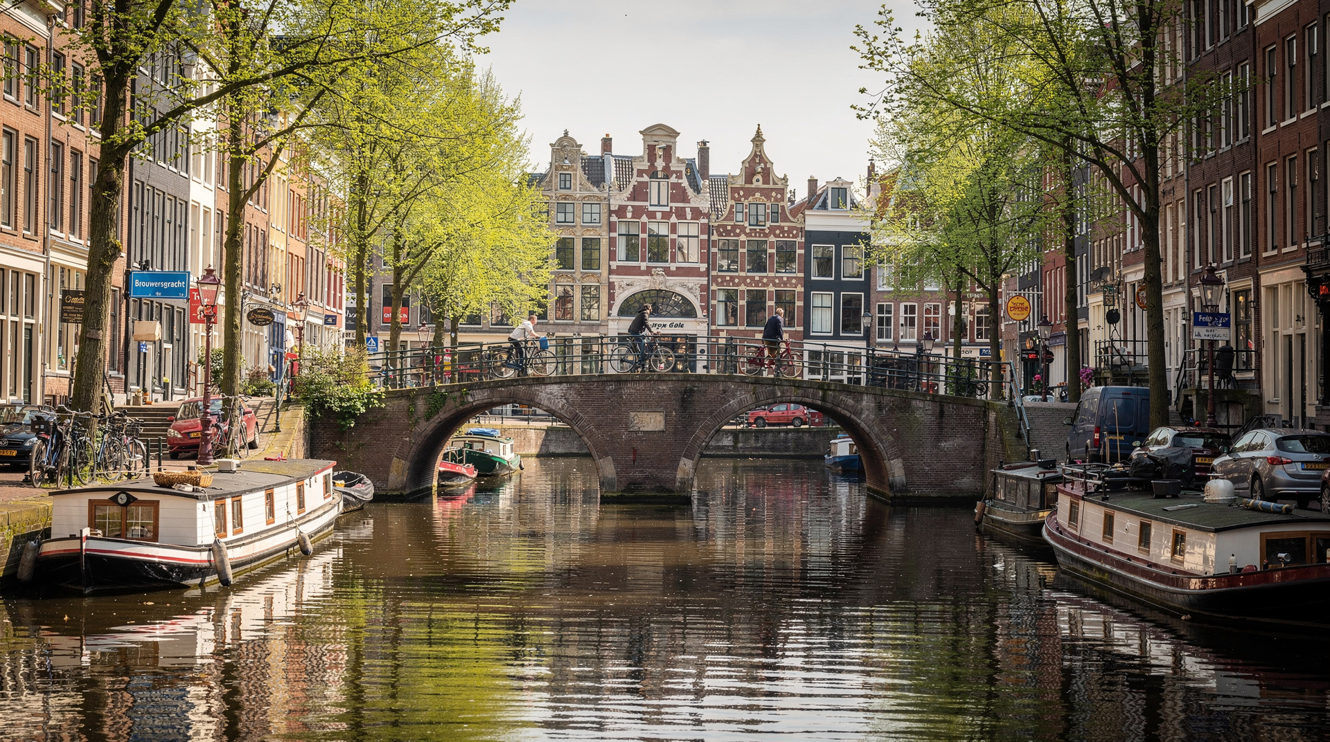 Amsterdam Anne Frank: Small-Group Walking Tour & Local Guide