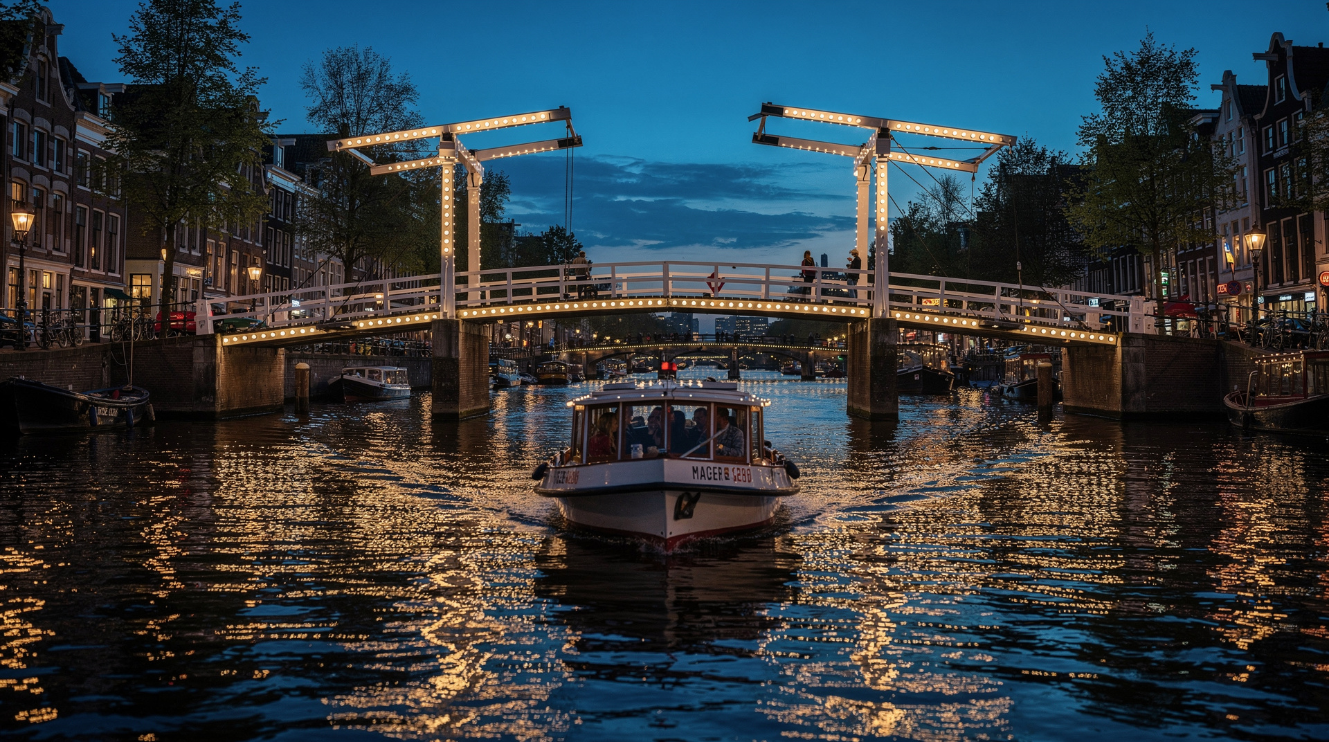 Evening canal cruises in Amsterdam: which one to book